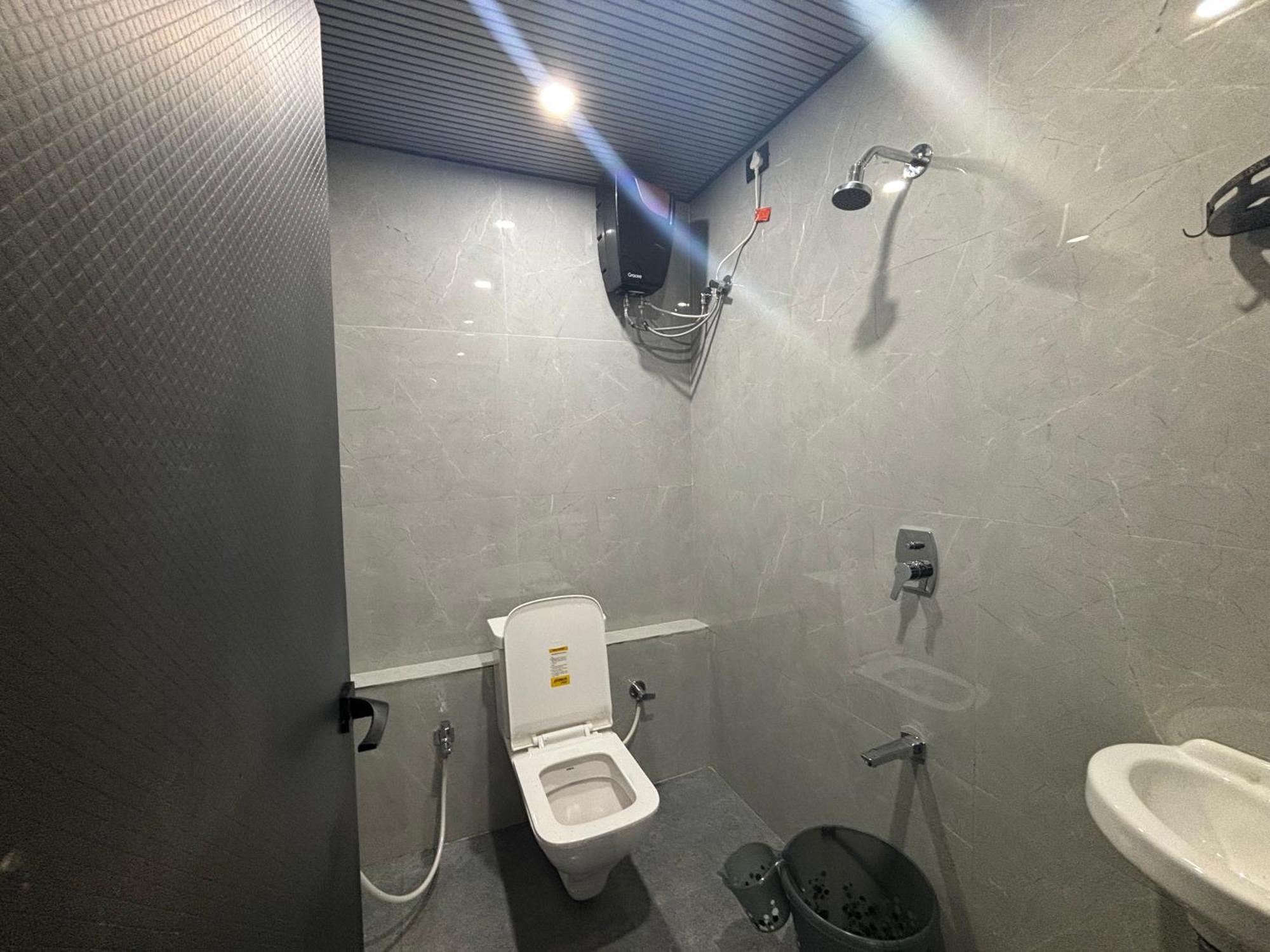 Aqua International Airport Nocleg ze śniadaniem
